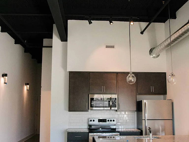 Chenman Lofts — Photo 11