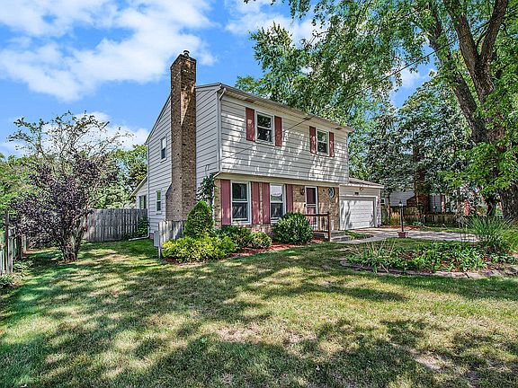 2nd image of 829 Silverleaf St SE