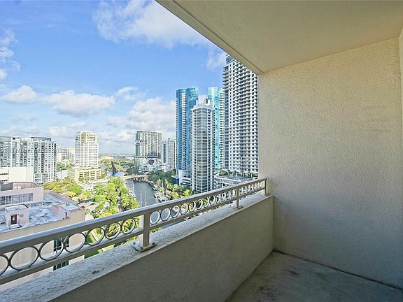2nd image of 511 SE 5th Ave APT 1715