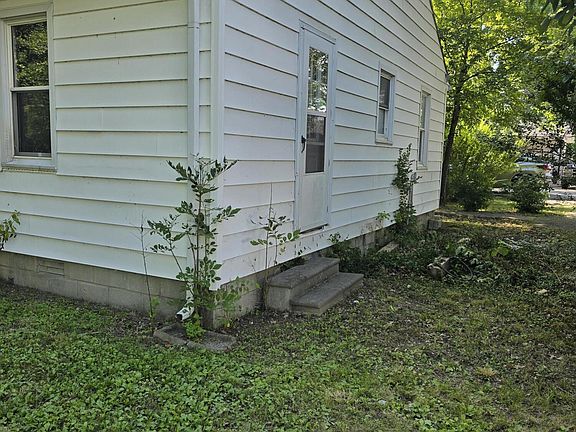 4th image of 107 Plum St