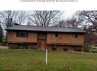 338 Pinewood Dr, Hurricane, WV 25526