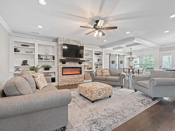 3rd image of 1249 Sleepy Oak Ln