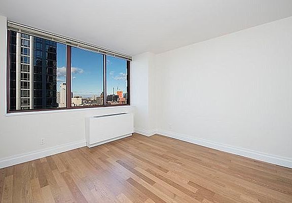 4th image of 260 W 52nd St APT 18A