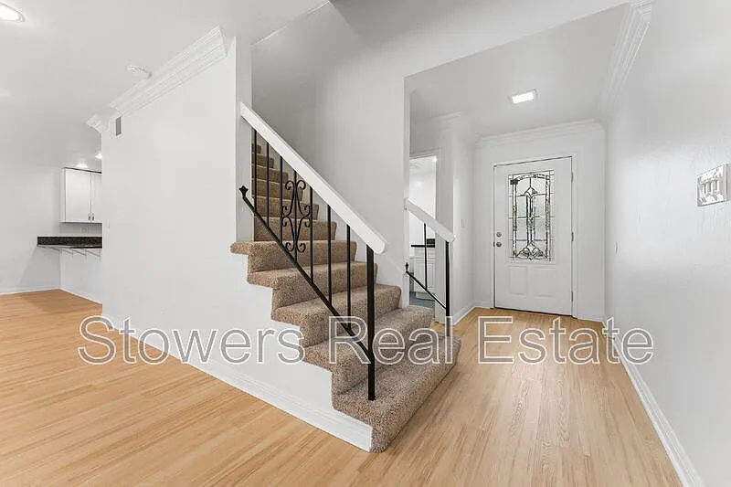 4 bed, 2.5 bath, 1704 sqft, $4,395 — Photo 3