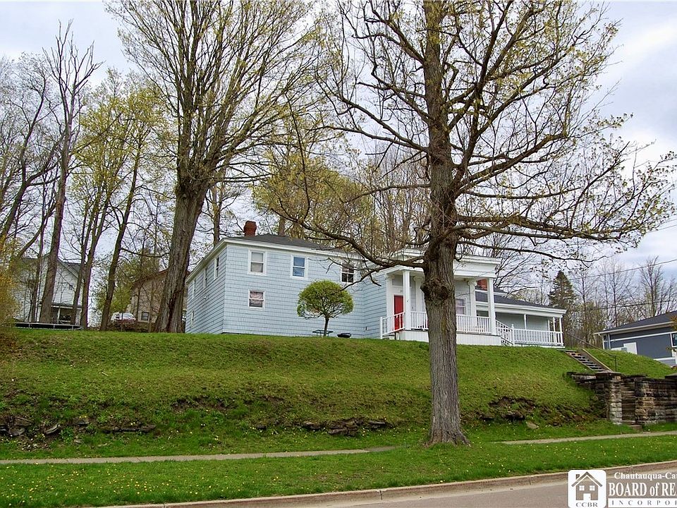 1st image of 351 E 5th St