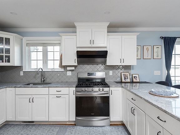 4th image of 27 Mill St Unit B