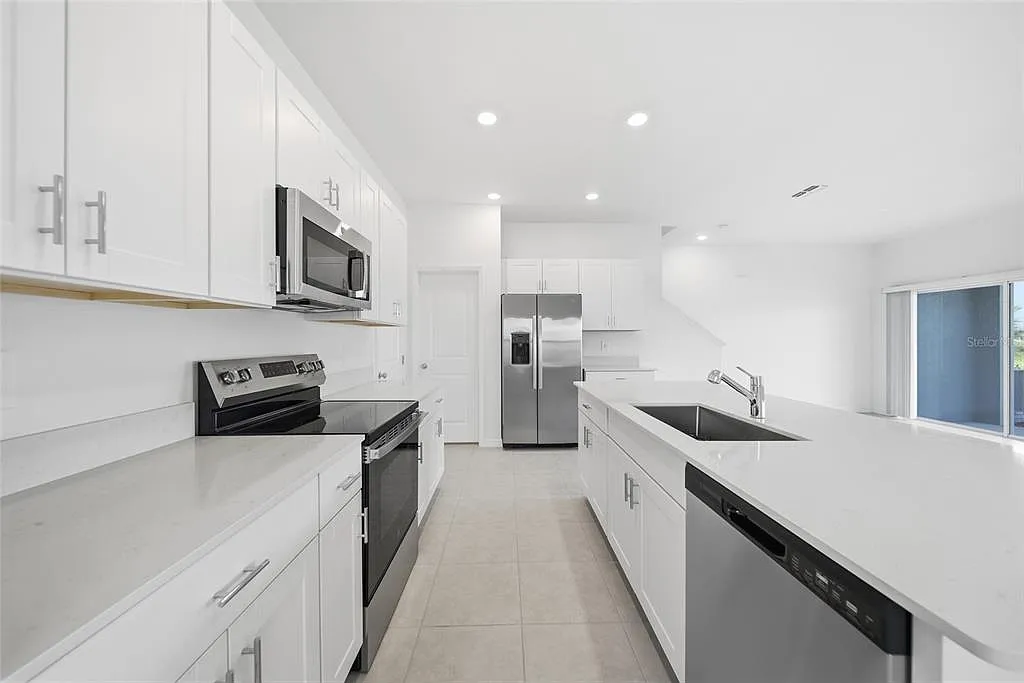 3 bed, 2.5 bath, 1851 sqft, $2,300 — Photo 4