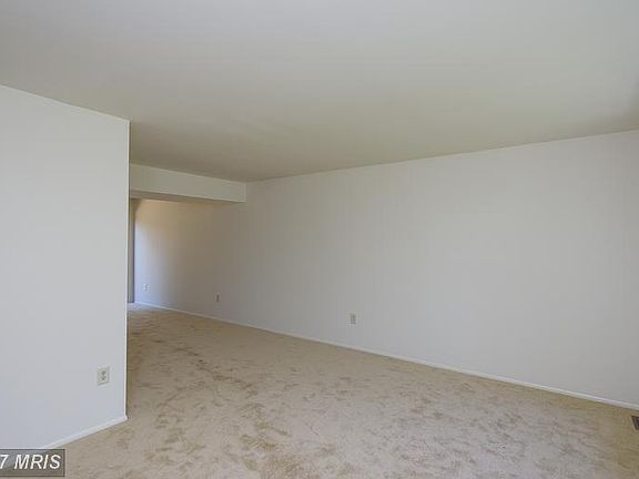 5th image of 9422 Riverbrink Ct