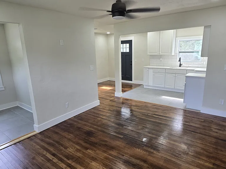 2045 Buckman St — Photo 2