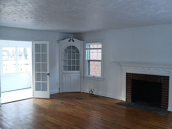 3rd image of 3520 Ingleside Rd