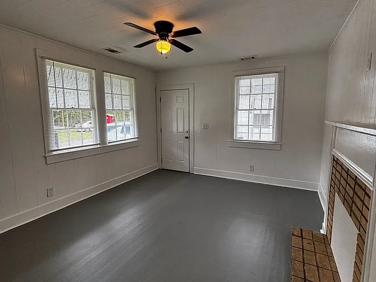 114 Calvary Dr — Photo 3