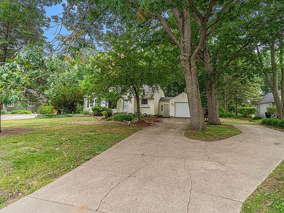 4th image of 574 W Lakewood Blvd