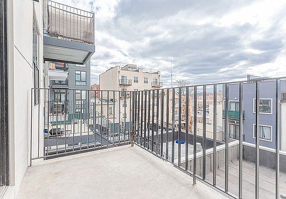 2nd image of 522 Midwood St #4R