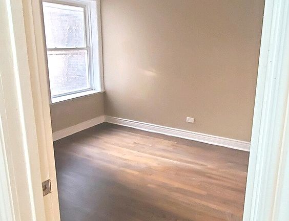 4th image of 7033 S Vernon Ave #1S