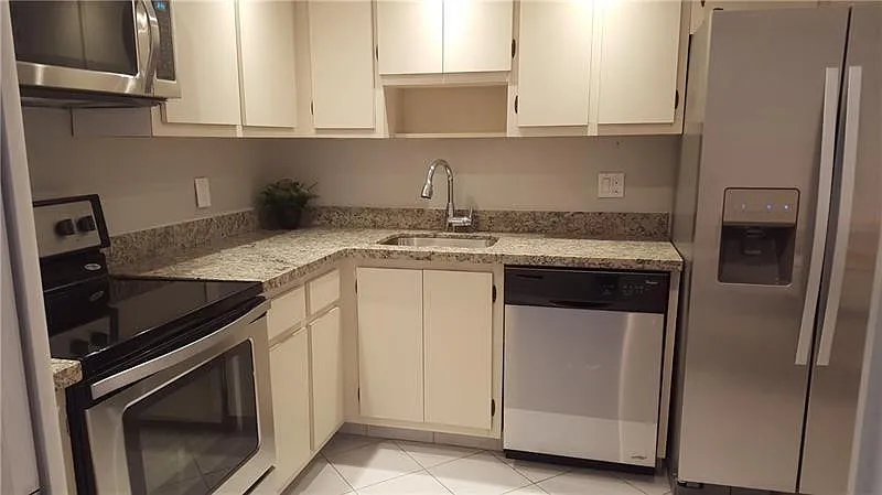 3 bed, 2.0 bath, 1444 sqft, $2,400 — Photo 3