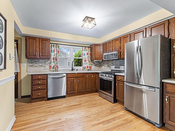 3rd image of 21545 Highview St