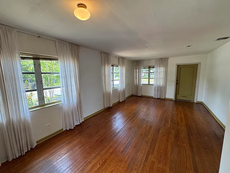 2919 Poinsettia Ave — Photo 4