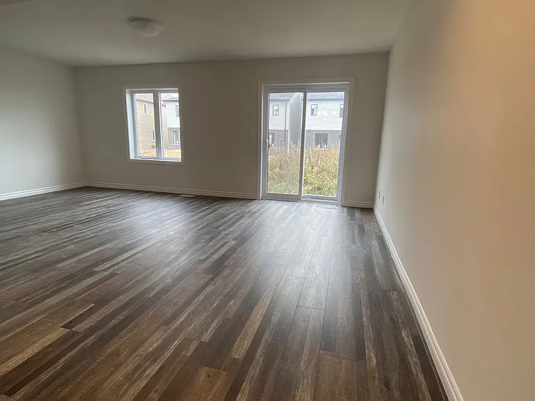 3028 Turner Cres — Photo 7