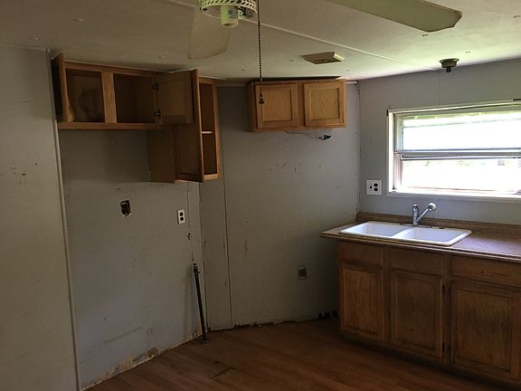 5th image of 209 W 4th St