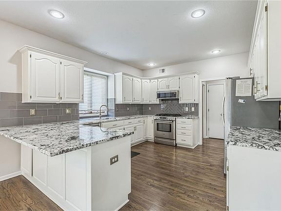 3rd image of 2102 SW Park Ave