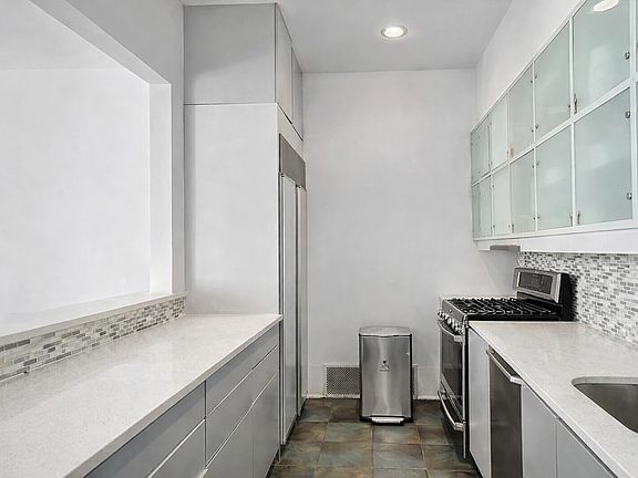 4th image of 525 Broome St APT 5