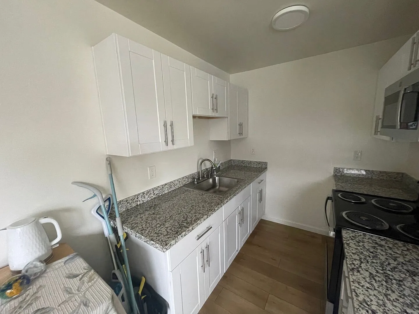 2 Bedroom Available Now - Remodeled - 4 Blocks from the Lake!! — Photo 3