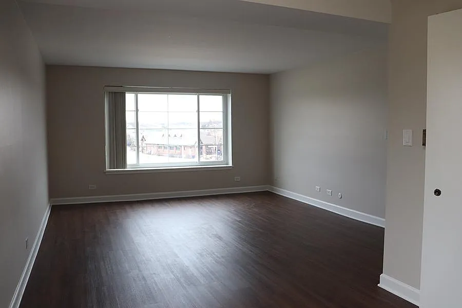 1 bed, 700 sqft, $1,600 — Photo 2