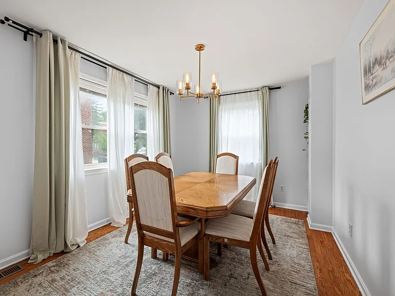 139 Hawaii Ave NE — Photo 8