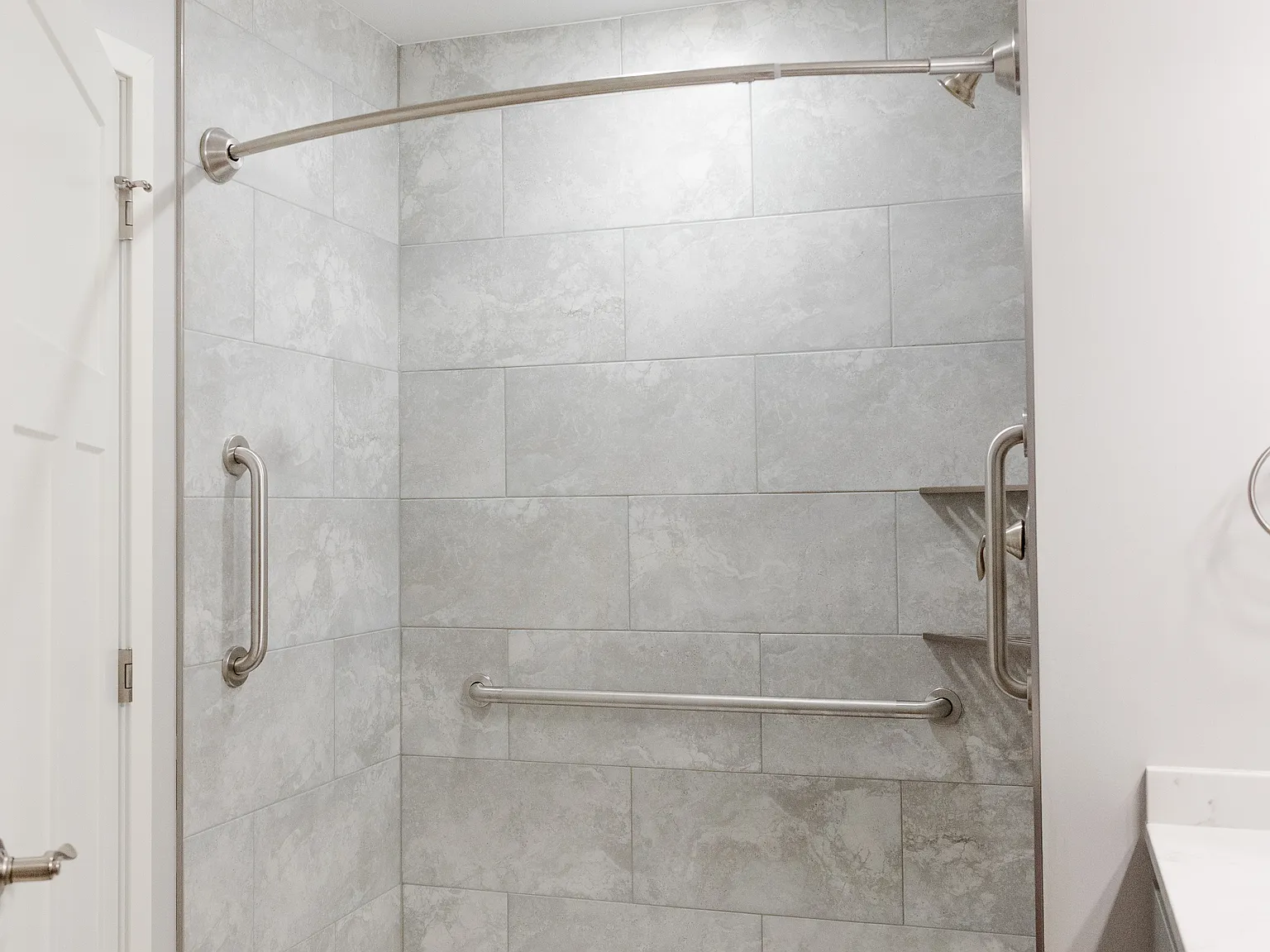 1 bed, 1100 sqft, $1,800 — Photo 2
