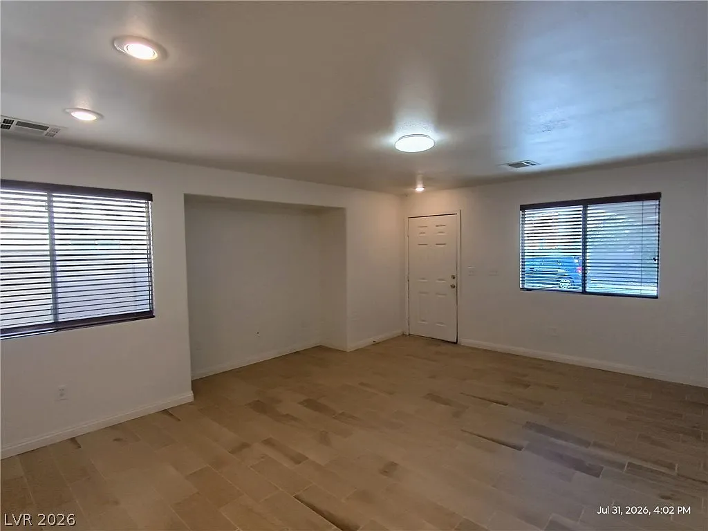 3 bed, 2.5 bath, 1476 sqft, $1,821 — Photo 3