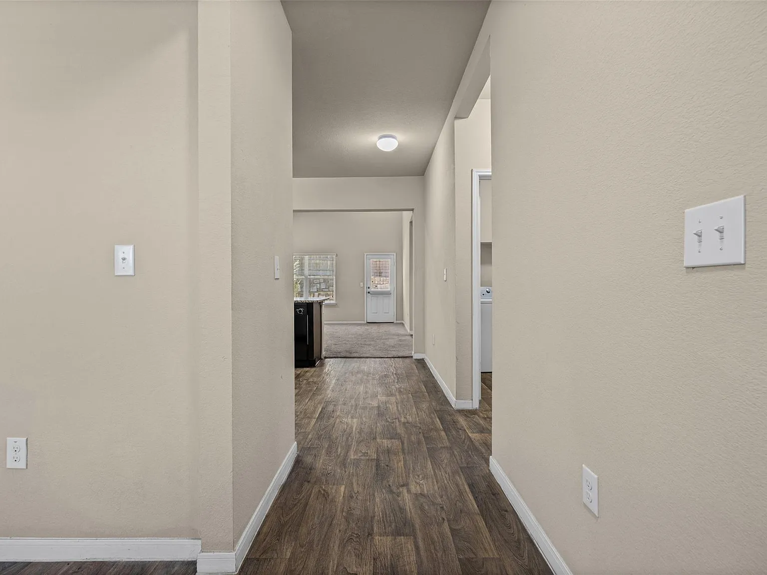 4 bed, 2.5 bath, 2341 sqft, $2,250 — Photo 3