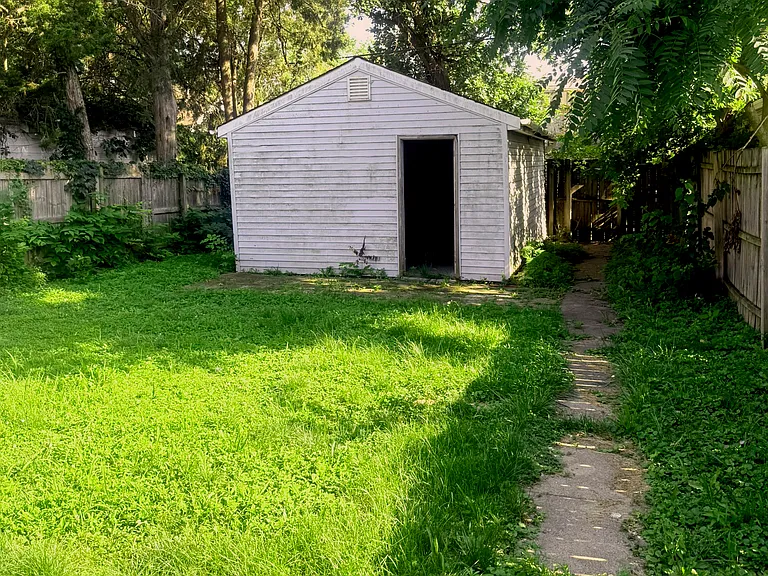 1004 E Virginia Ave — Photo 10