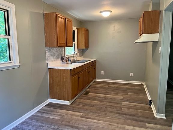 3rd image of 126 Brooke St