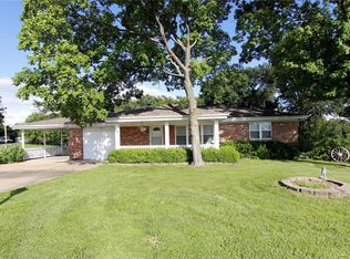 221 Crescent Ave, Valley Park, MO