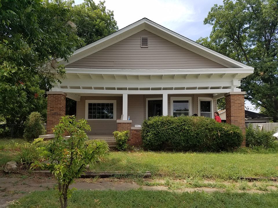 1st image of 1221 W Wynnewood Ave