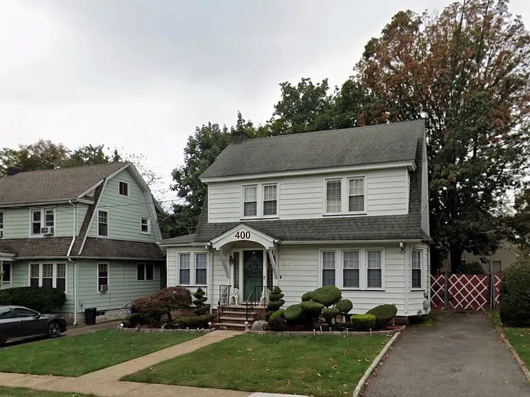 400 Thompson Ave — Photo 1