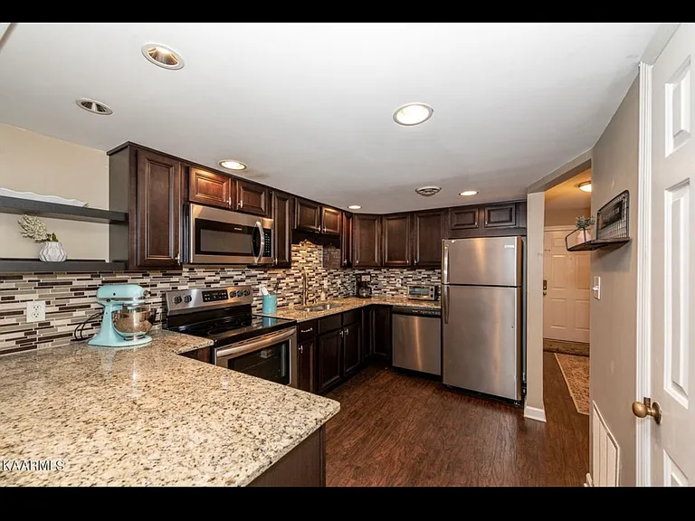 304 Olympia Dr #304 — Photo 3