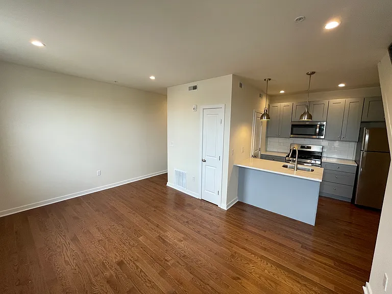 507 S 9th St #302 — Photo 1