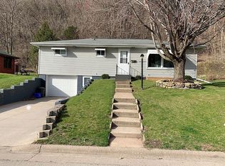1033 Bluff St, Cassville, WI 53806