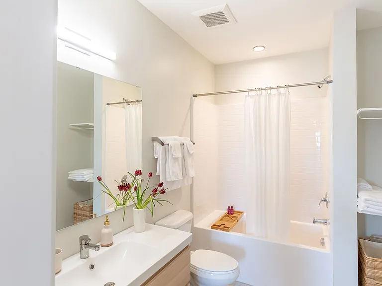 Rowat Lofts Apartments — Photo 6