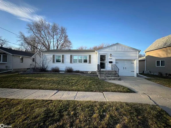 1104 9th Ave S, Clear Lake, IA 50428