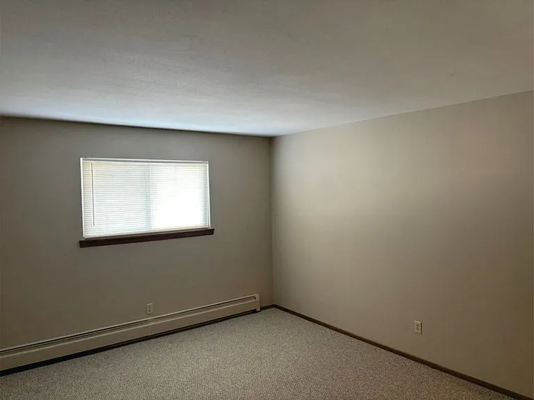 1033-1095 Lowell Dr — Photo 10