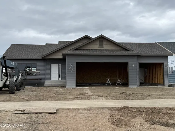 6607 S 20th St, Grand Forks, ND 58201