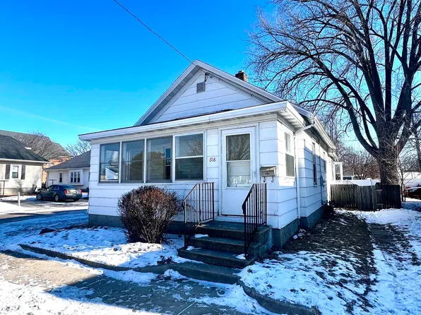 618 N Baird St, Green Bay, WI 54302