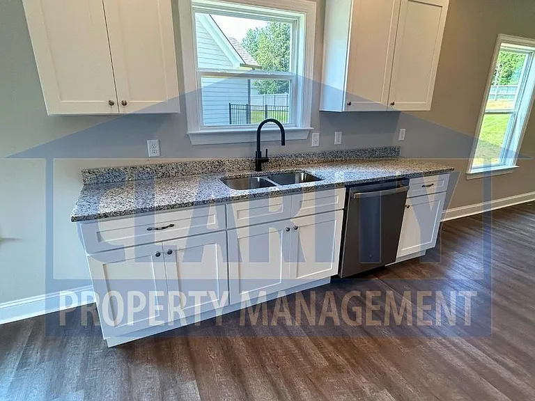 5062 Solar Ln NW — Photo 11