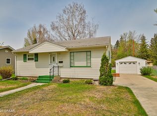 612 19th Ave S, Grand Forks, ND 58201