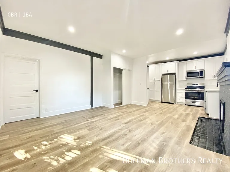 2360 W Washington Blvd #202 — Photo 7