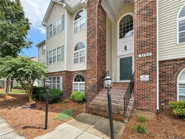 3705 Morris Farm Dr, Greensboro, NC 27409