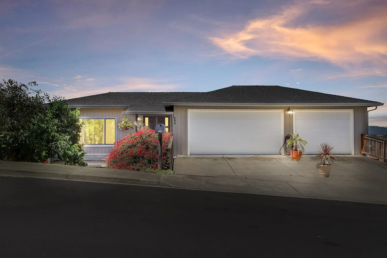 599 Giant Way photo 1