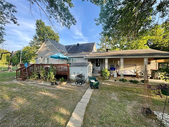 5th image of 910 W Denver St